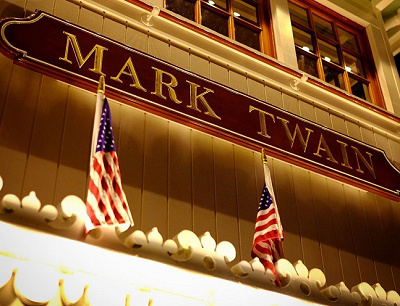 運が良ければ船長室が覗けちゃう?