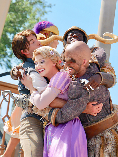 ラプンツェルやフリンに加え、酒場の荒くれ者たちも登場！