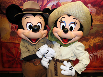 世界中を旅してまわるミッキー&ミニー