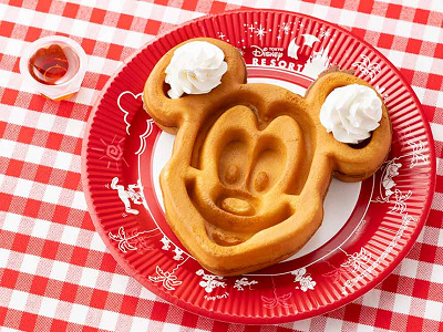 ミッキーワッフル、ホイップとメイプルソース