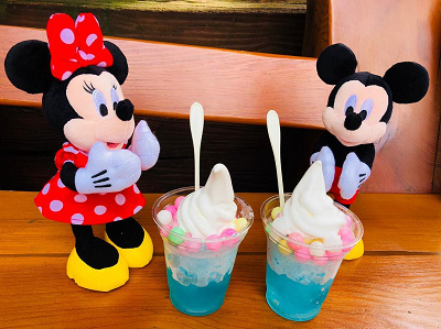 ディズニーフードを持ったミニー&ミッキー