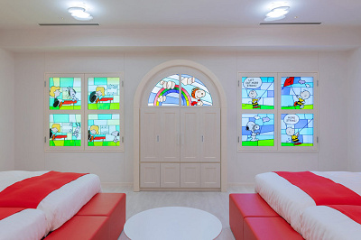 スヌーピーハウスルームのステンドグラス