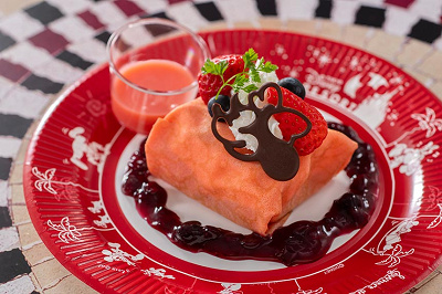 スペシャルクレープ(イチゴのミルフィーユ、ピンクホワイトチョコソース添え)