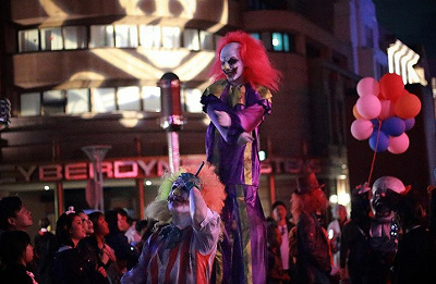 ハリウッドエリアを徘徊するストリートゾンビたち/USJ(2018年)