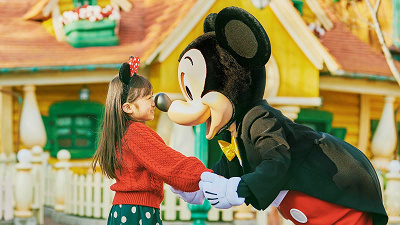 東京ディズニーランド　ミッキーと女の子