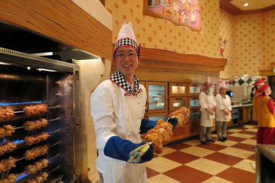 東京ディズニーランド クイーン・オブ・ハートのバンケットホール調理業務のカリナリーキャストさん