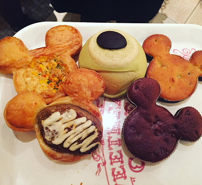 左上がツナ&コーンデニッシュ、左下がハンバーグデニッシュ