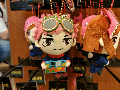 USJ×呪術廻戦】コラボグッズ全102種まとめ！虎杖や五条のぬいぐるみやT
