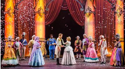 クルーズ船の中でショー鑑賞◎