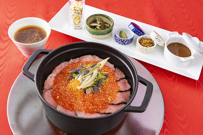 米沢牛といくらのココットご飯 熟成しょうゆもろみと新玉葱のロースト