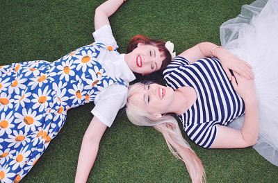 ごろんと寝転んで、上から撮影してもらうのも◎