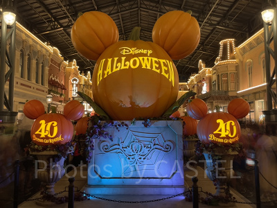2023年のディズニーランドのハロウィンデコレーション
