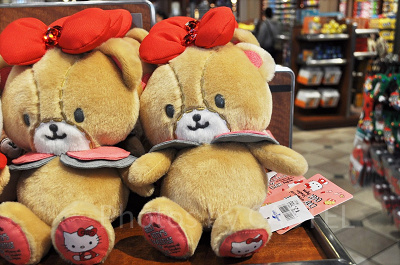 ハローキティ「Hello Kitty’s Sweetest Day Ever」タイニーチャムのぬいぐるみ