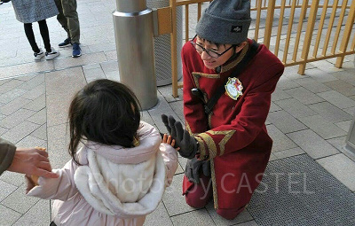 迷子シールや迷子放送はないがクルーが助けてくれます