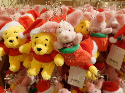 ディズニークリスマスグッズ2022：ぬいぐるみバッジセット（プー＆ピグレット）