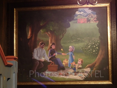ノルウェー館にあるアナとエルサの絵画