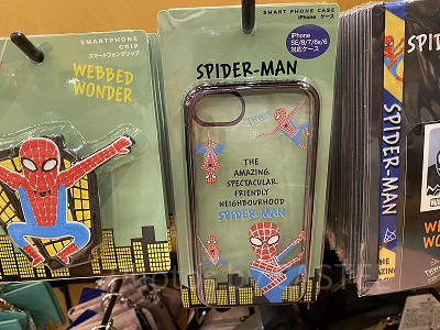 USJスマホケース：スパイダーマンのスマホケース「WEBBED WONDER」（2,600円）