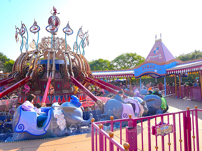 香港ディズニーランドのアトラクション：空飛ぶダンボ