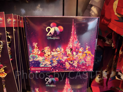 香港ディズニー20周年「ミッキー&フレンズ・グランドセレブレーショングッズ」:バッグチャーム11個セット