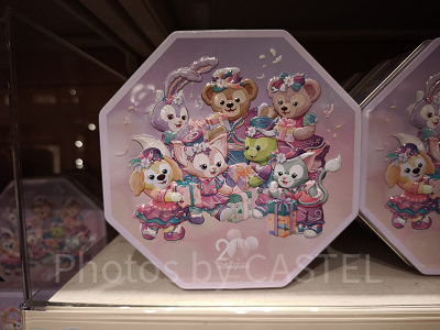 20250710香港ディズニー20周年「ダッフィー＆フレンズ・グランドセレブレーショングッズ」：キャンディー缶