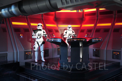 カリフォルニアアナハイムディズニーのアトラクション：スター・ウォーズ：ライズ・オブ・ザ・レジスタンス