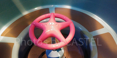 海藻カップの中心にあるハンドル