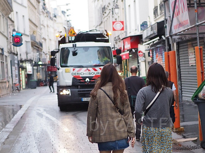 朝の市内は清掃車がたくさん