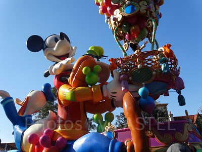 キャラクターに会えるパレード♪