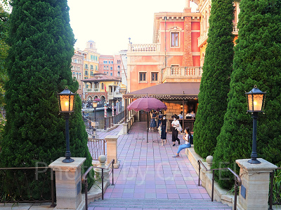 外観もおしゃれなレストラン