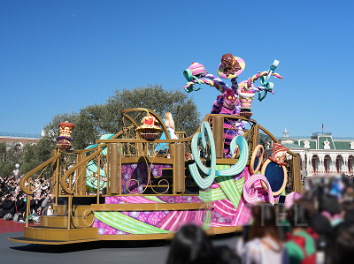 アリスのフロート（アリス、チシャ猫）