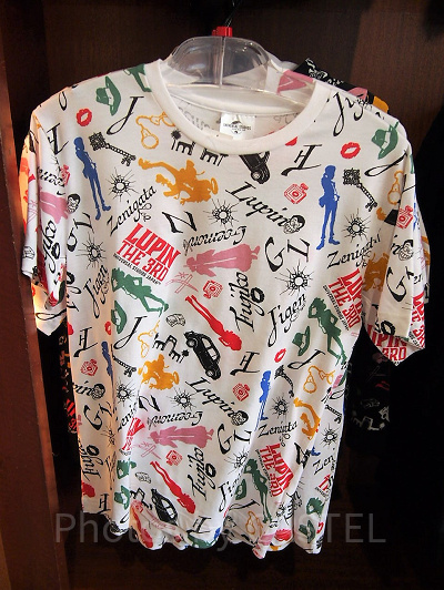 総柄Tシャツ