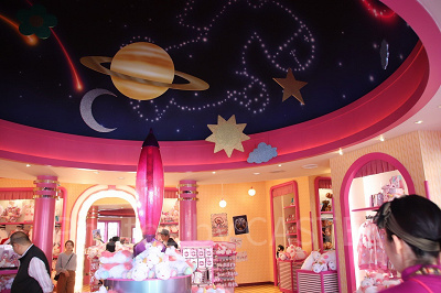 天井にあるフラッフィの星座にも注目☆