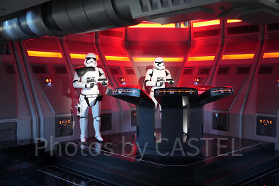 カリフォルニアアナハイムディズニーのアトラクション：スター・ウォーズ：ライズ・オブ・ザ・レジスタンス