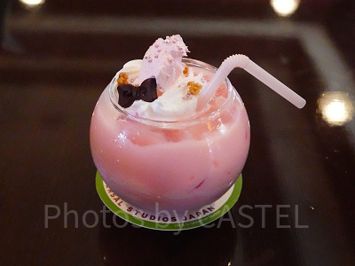 アーニャ×ボンドわくわくドリンク～いちごみるく～