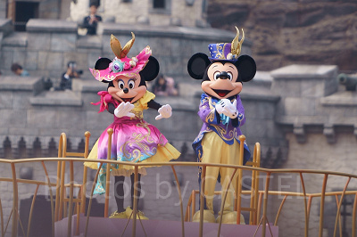 アール・ヌーヴォー調の曲線をいかした衣装（2018年イースター）