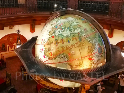 マゼランズの中心には地球儀が！