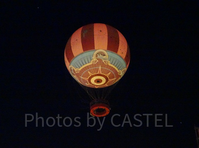 スプリングスの上空に浮かぶ気球。乗ることができます。よく見たらキャラクターが……
