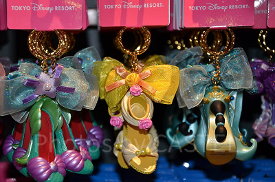 ベルのキーチェーン(表)