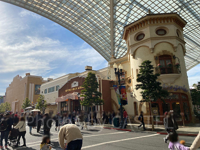 ビバリーヒルズブランジェリー前の通り