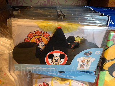 誕生日のベビーTシャツ帽子付き