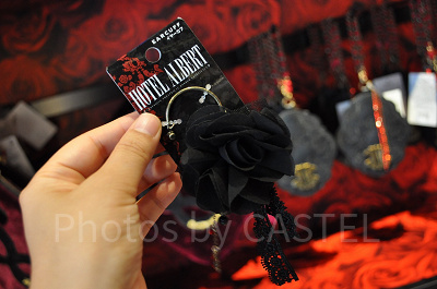 ブラックフラワーイヤーカフ