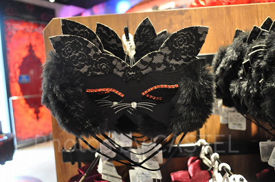 ブラックレースのネコマスク