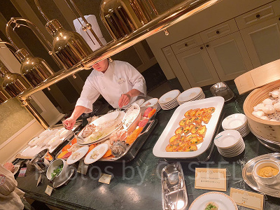 ディズニーランドホテルのレストラン「シャーウッドガーデン」のブッフェ