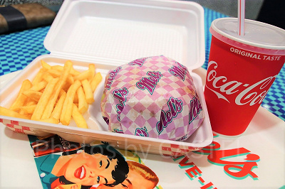 メルズ・ドライブインのバーガー