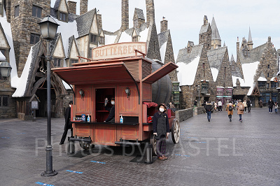 ハリーポッターエリアのバタービールカート