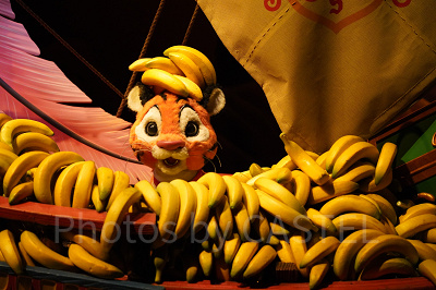 バナナに埋もれるチャンドゥ