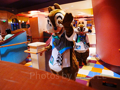 カリフォルニア・アナハイムディズニーのキャラクターダイニング：怒涛のグリーティングラッシュ！