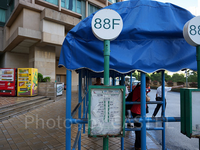 香港ディズニー周辺格安ホテル：ランブラーガーデンクレスト前のバス停