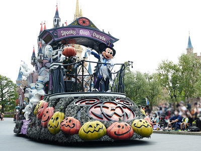 お墓だらけのシンデレラ城のフロート