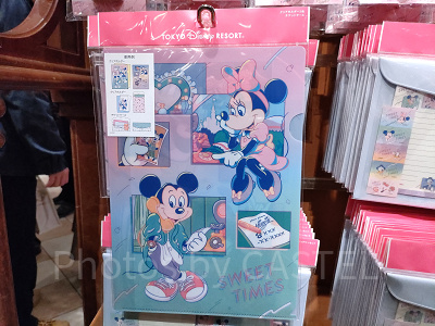 ディズニーSWEET TIMESグッズ：クリアホルダー2枚、チケットケース付き